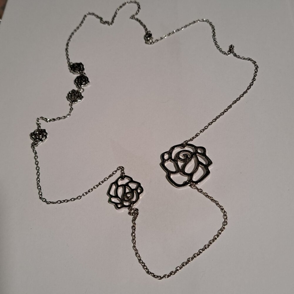 silver color chain with roses long necklace